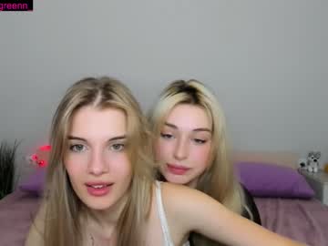 couple
        chloejjoness cam image #110544