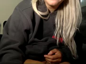 girl
        blondebunnyx1 cam image #152775