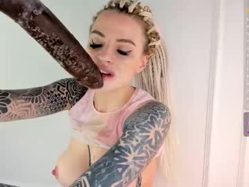 girl
        freaky_lil_baby_ cam image #251247