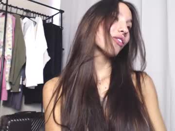 girl
        friend_foryou cam image #77722