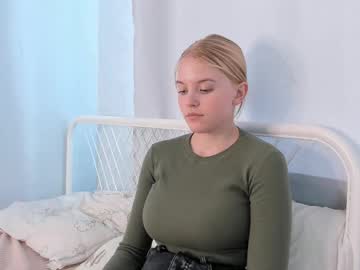 girl
        merylbossom cam image #260618