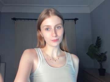 girl
        evamatthews cam image #59492