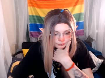 girl
        o_ddity cam image #61084