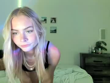 girl
        ariah_is_blonde cam image #251316