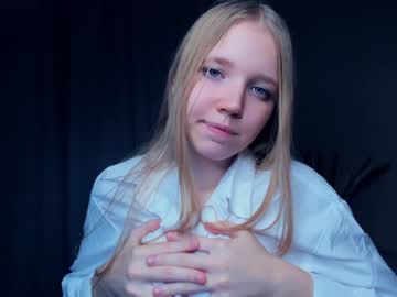 girl
        hug_honestly cam image #131039