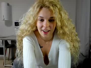 girl
        mila_martella2004 cam image #110819
