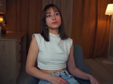 girl
        dieraalkins cam image #196039