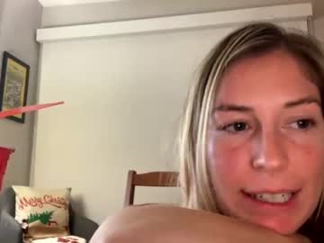 couple
        iluvyoujenny cam image #43501