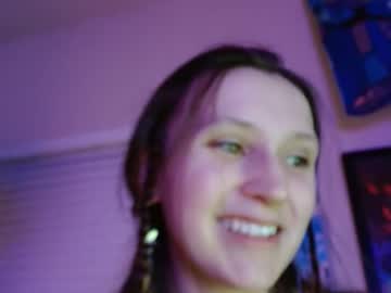 girl
        sophiepine cam image #237357