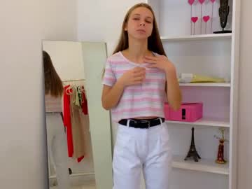 girl
        francesmontes cam image #126269