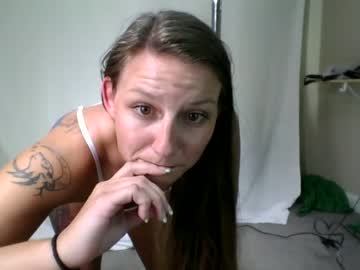 girl
        yourvioletstar cam image #121448