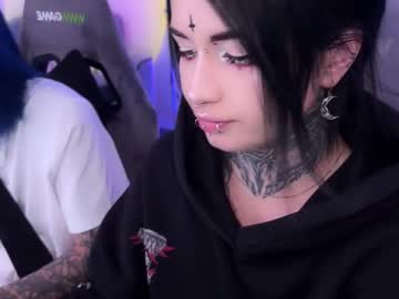 girl
        i_died_again cam image #8503