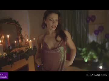 girl
        lucieoude_ cam image #28199