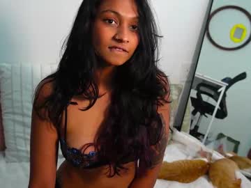 girl
        xzaramx cam image #25925