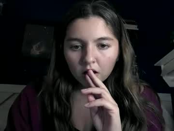 girl
        brunettebaby040 cam image #35445
