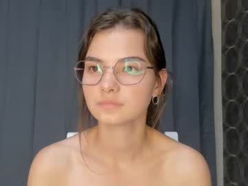 girl
        laurawhitea cam image #117152
