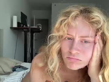 girl
        barbiee003 cam image #195656