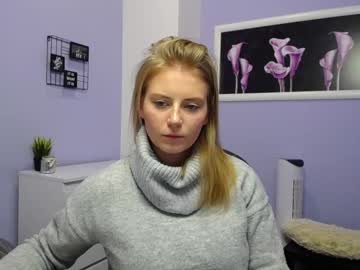 girl
        julie_wayne cam image #41944