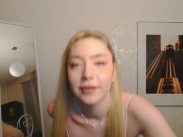 couple
        juicyapril cam image #122940
