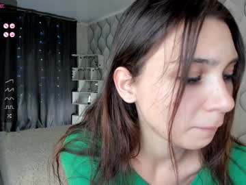 girl
        ariella_moore cam image #128956