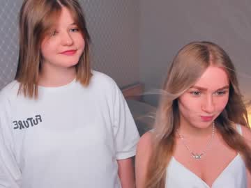 couple
        chelsea_dream_ cam image #171922