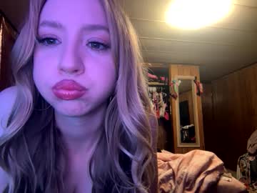 girl
        prncsspeach420 cam image #236530