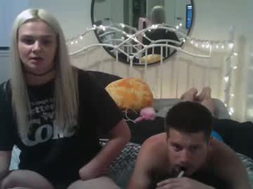 couple
        blondebeauty98 cam image #77934