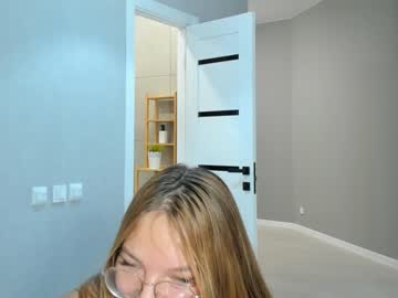 girl
        petra_gambell cam image #126282
