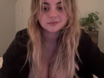 girl
        lovelyluna99 cam image #229191