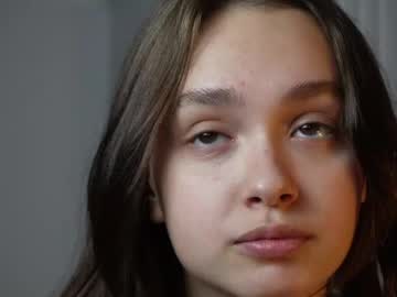 girl
        evi_woow cam image #174570