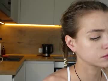 girl
        piranha_69 cam image #174273