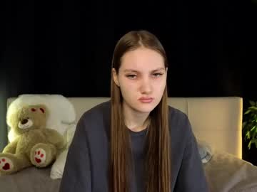 girl
        enchanting_ella cam image #230561