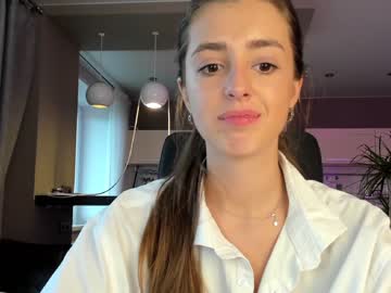 girl
        coy_amina_ cam image #21324