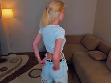 girl
        earlenebickham cam image #164395