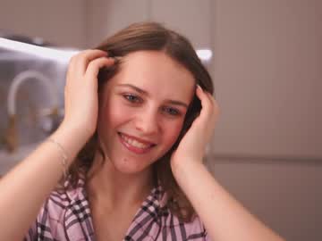 girl
        dream_beam cam image #227973