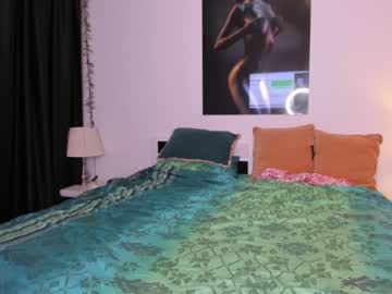 girl
        emmafantasy21 cam image #9683