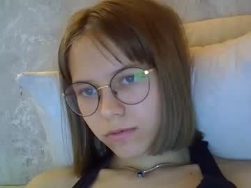 girl
        the_partisan cam image #154290
