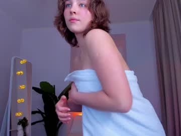 girl
        cherry_lea_ cam image #129737
