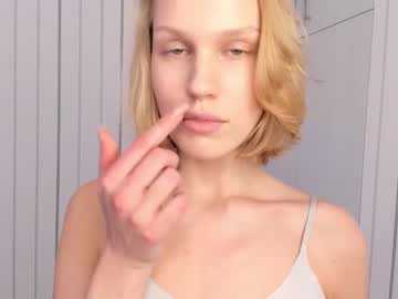 girl
        noreenelletson cam image #142998