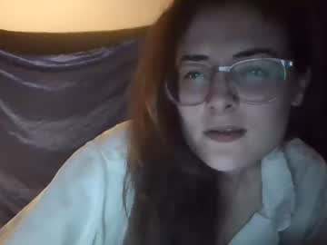 girl
        eyadivine cam image #104422
