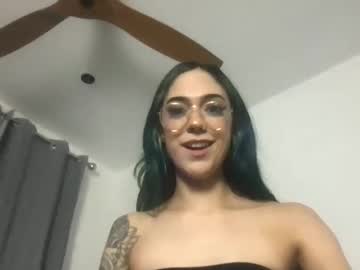 girl
        mercedes_111 cam image #191497