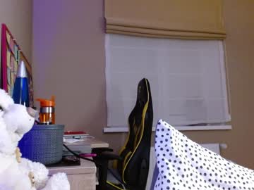 girl
        juicy_peach88 cam image #3931