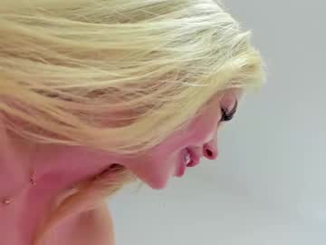 girl
        lissababe11 cam image #46152