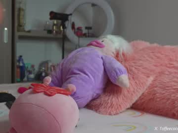 girl
        sophie_lii cam image #61732