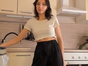 girl
        aimeerogers cam image #70902