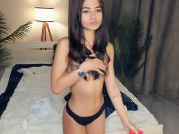 girl
        kity_paw cam image #200019