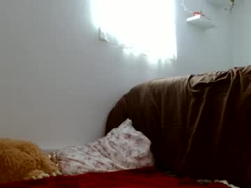 girl
        livewithjen cam image #259486