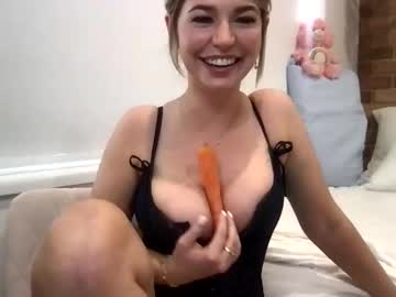 girl
        bellaaellis cam image #56674