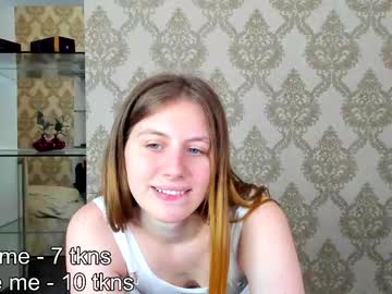 girl
        ashley_winks cam image #247072