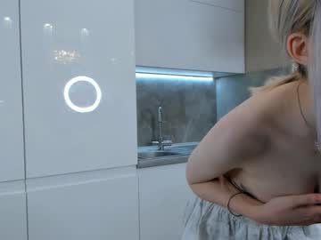 girl
        lynetteesser cam image #186715